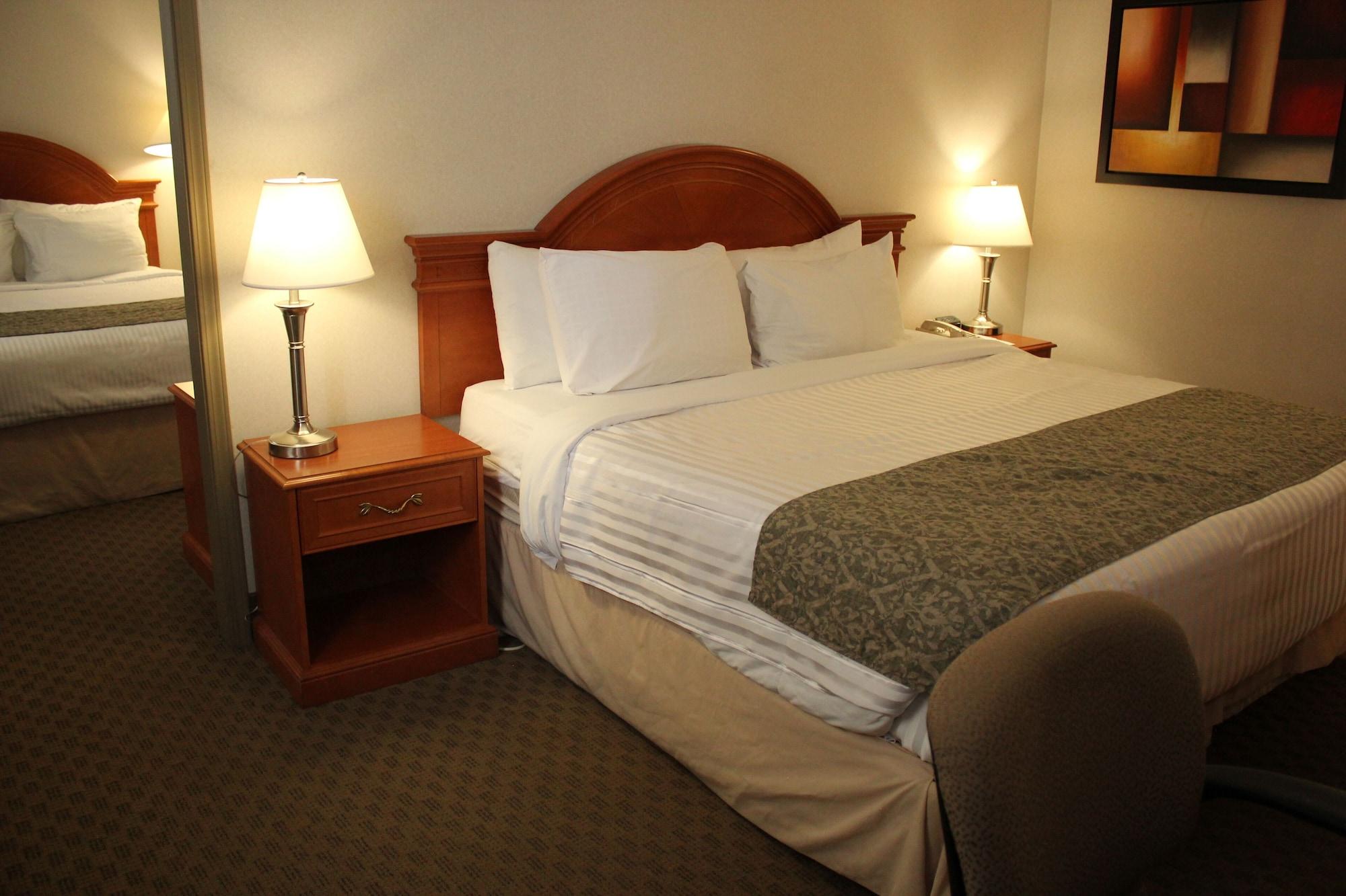 Hotel Ramada By Wyndham Edmonton South Exteriér fotografie