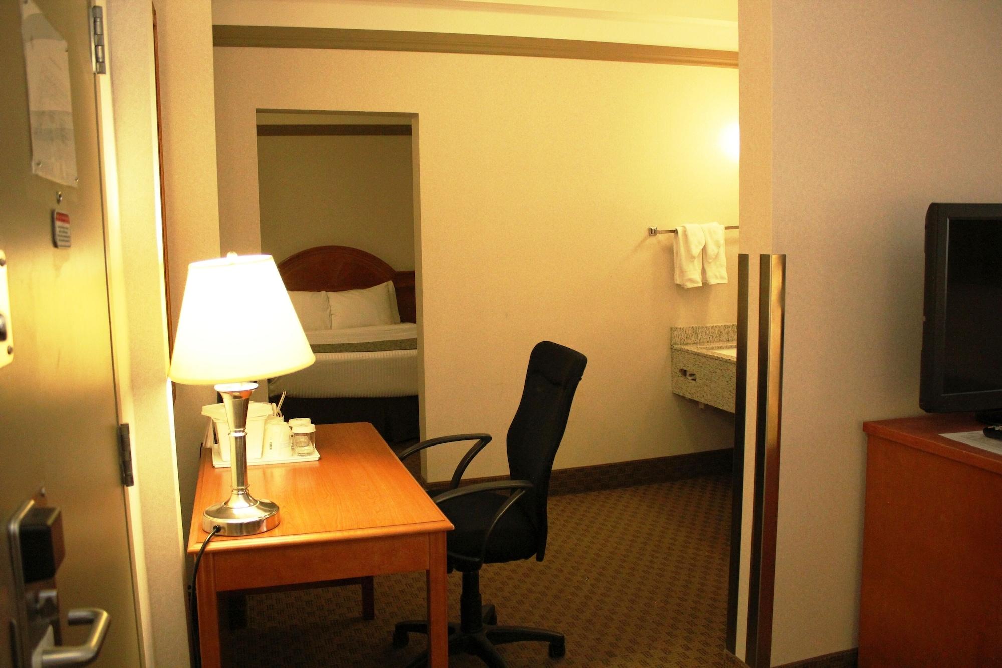 Hotel Ramada By Wyndham Edmonton South Exteriér fotografie