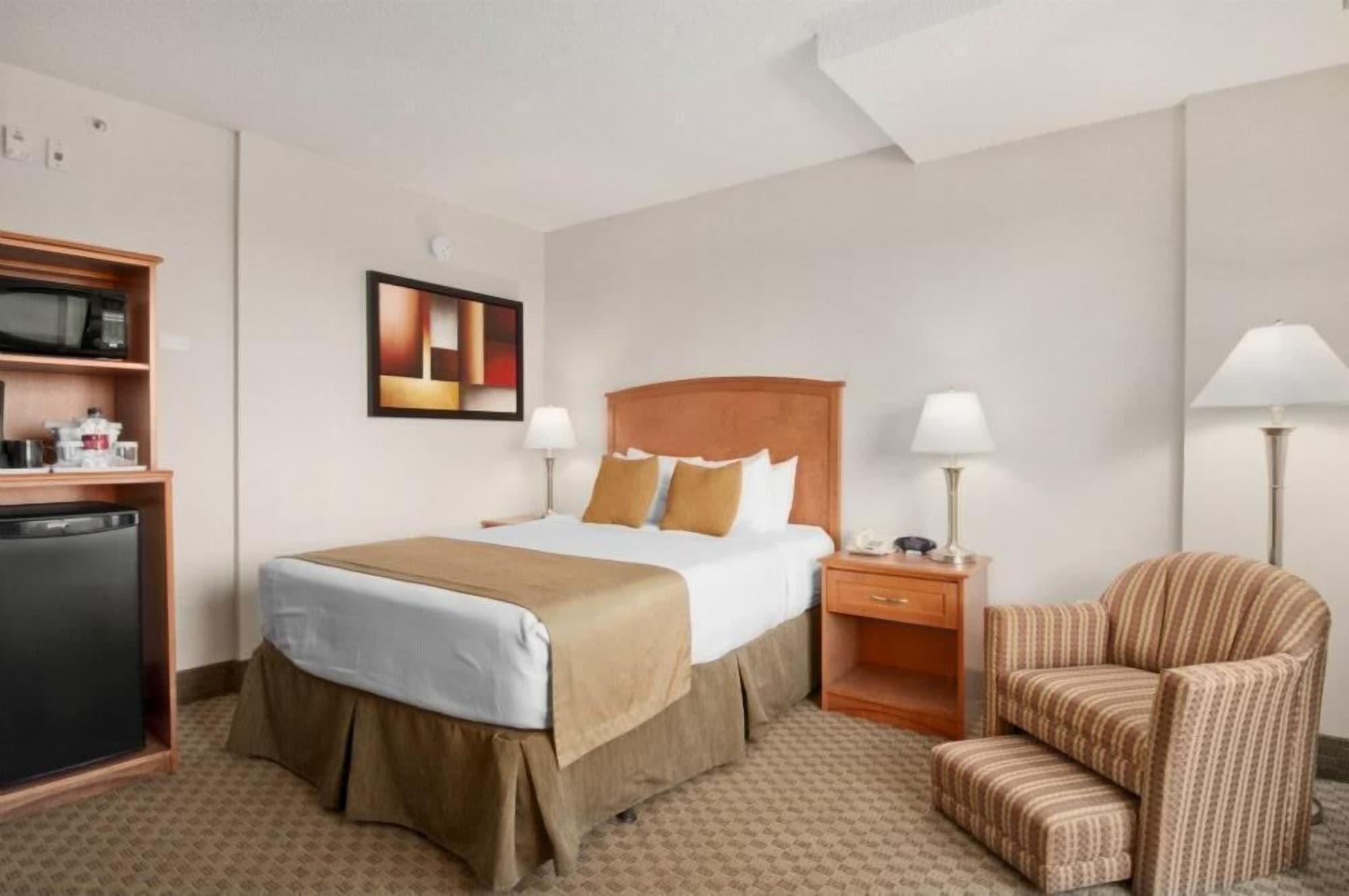 Hotel Ramada By Wyndham Edmonton South Exteriér fotografie
