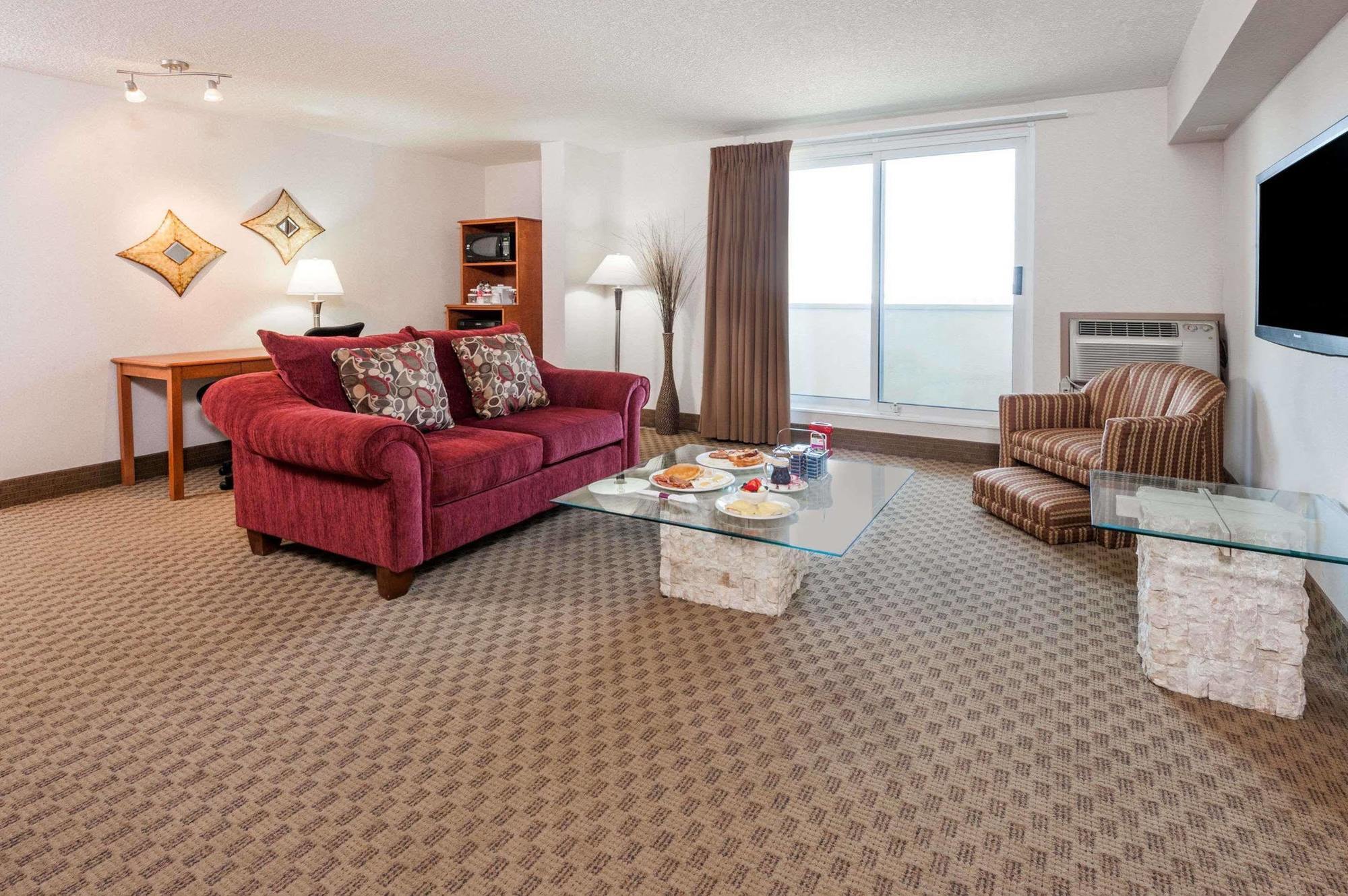 Hotel Ramada By Wyndham Edmonton South Exteriér fotografie