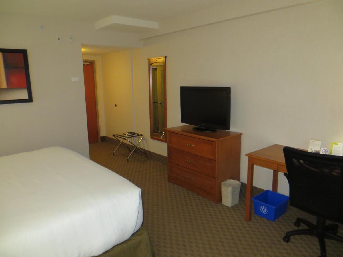 Hotel Ramada By Wyndham Edmonton South Pokoj fotografie