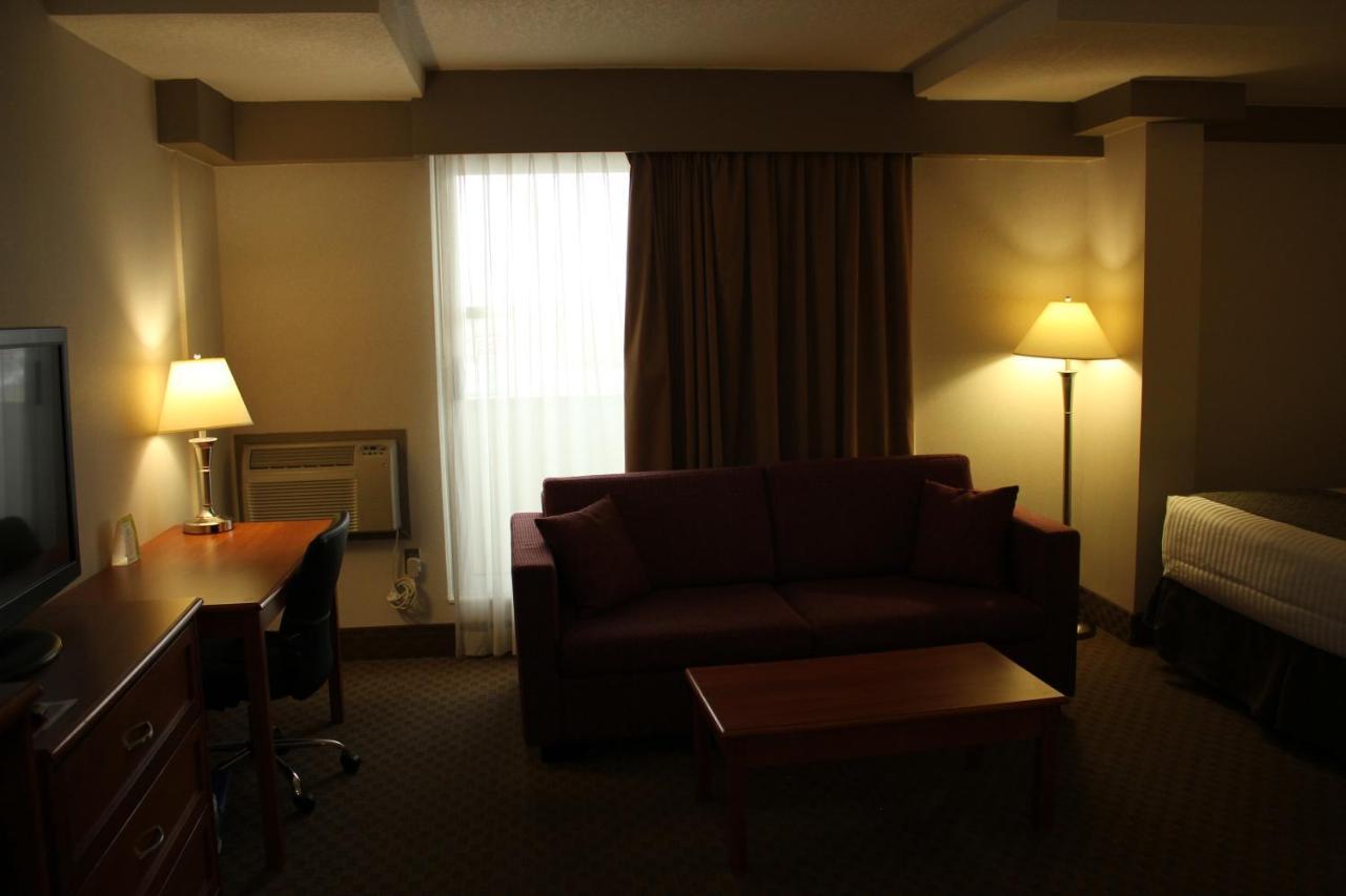Hotel Ramada By Wyndham Edmonton South Exteriér fotografie