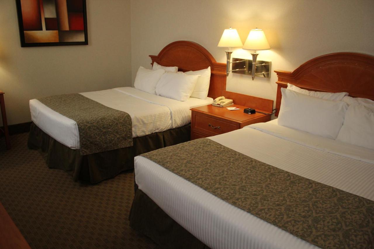 Hotel Ramada By Wyndham Edmonton South Exteriér fotografie